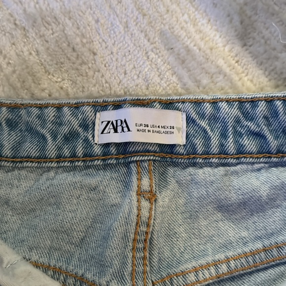 Zara ankle cropped light wash jeans - Picture 2 of 2